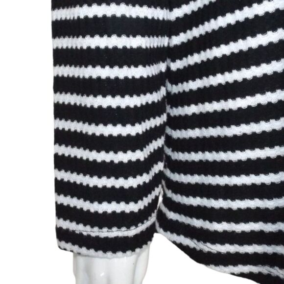 TORRID Thermal Top, 3/3X, Black/White Stripes, Long sleeve, Notch collar - Picture 8 of 14